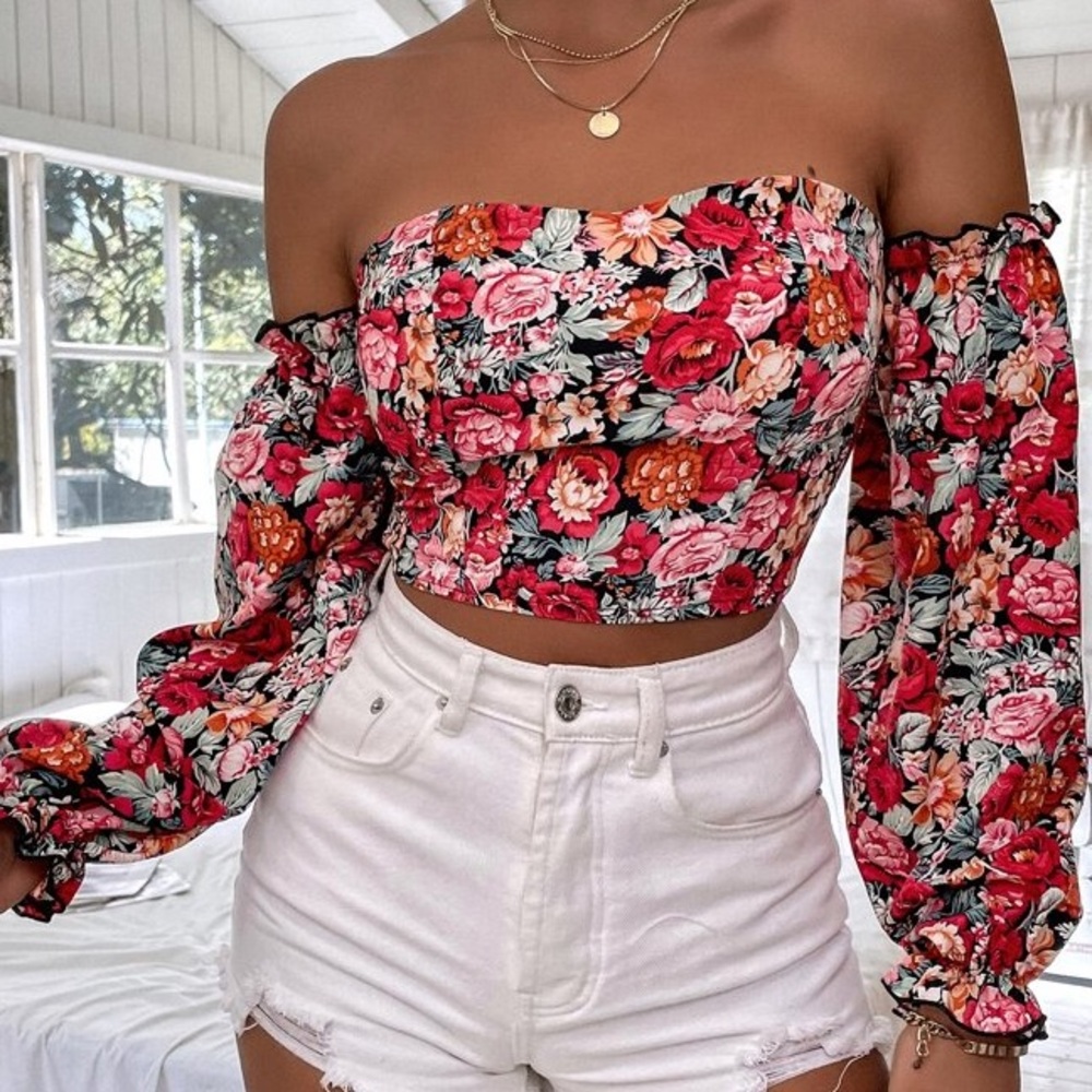 NWOT Floral Puff Sleeve Crop Top